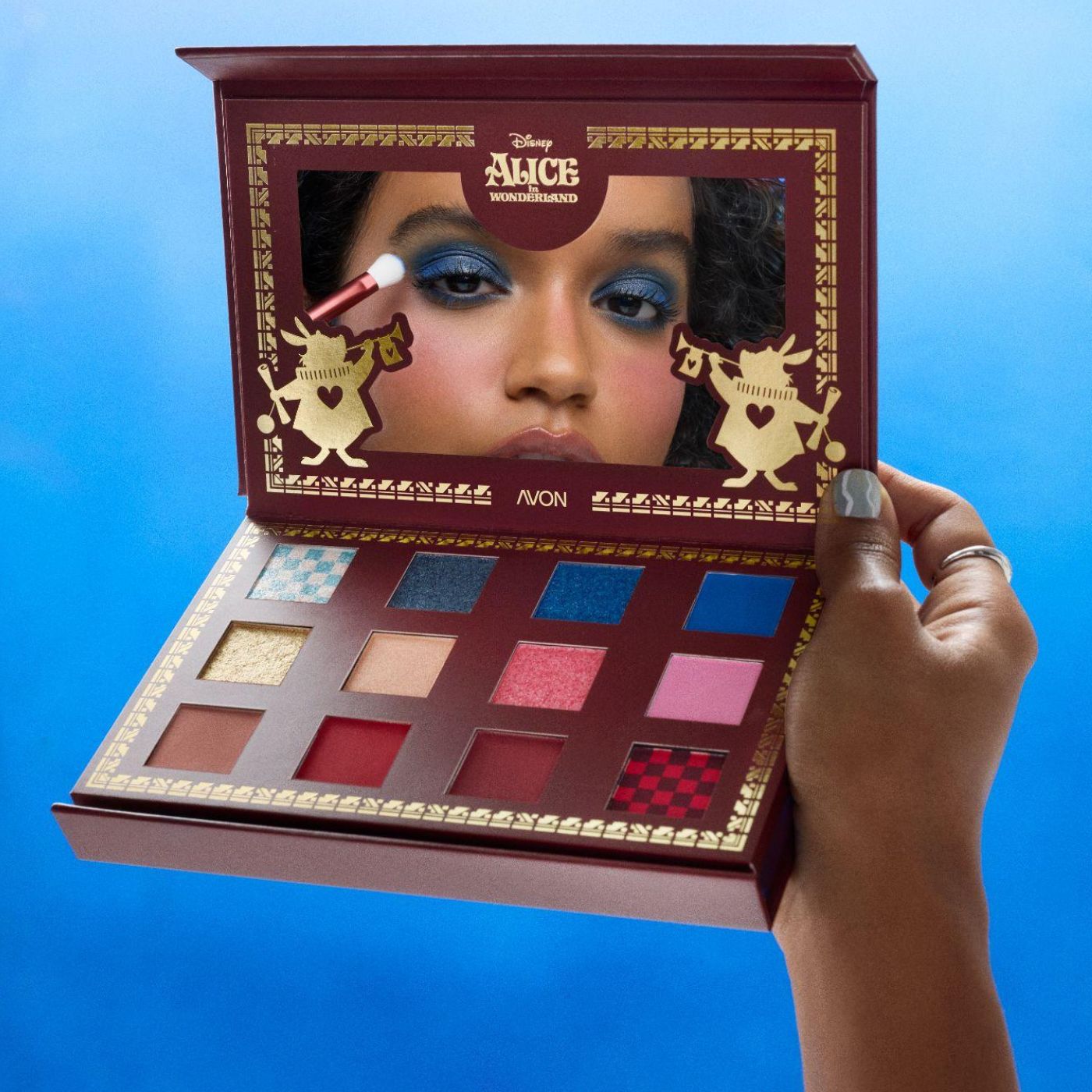 Avon lança coleção inspirada em Alice no País das Maravilhas, da Disney